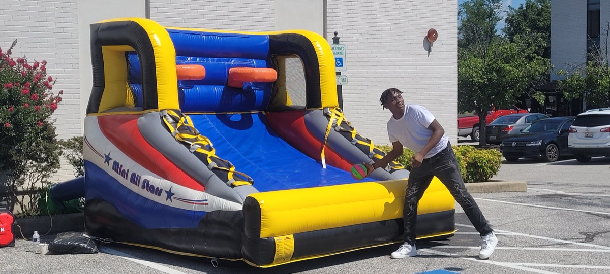 Inflatable basketball
