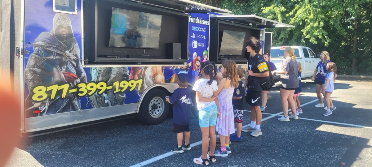 Kids playing at Party Game Truck outdoor screens